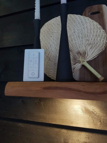 Draadloze verlichting in wandplank 1