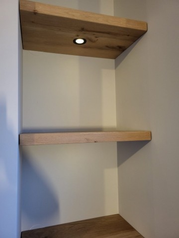 Eiken planken in nis met spotjes 0
