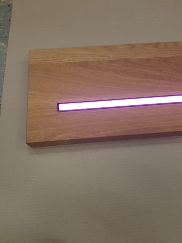 Eiken wandplank met phiklipos hue verlichting