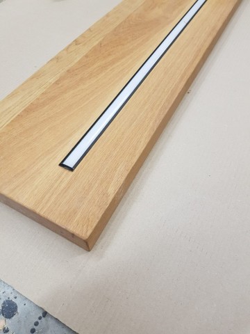 Wandplanken met kleuren ledstrip