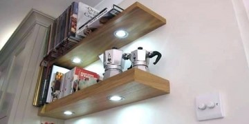 Zwevende eiken wandplank met spotjes 0